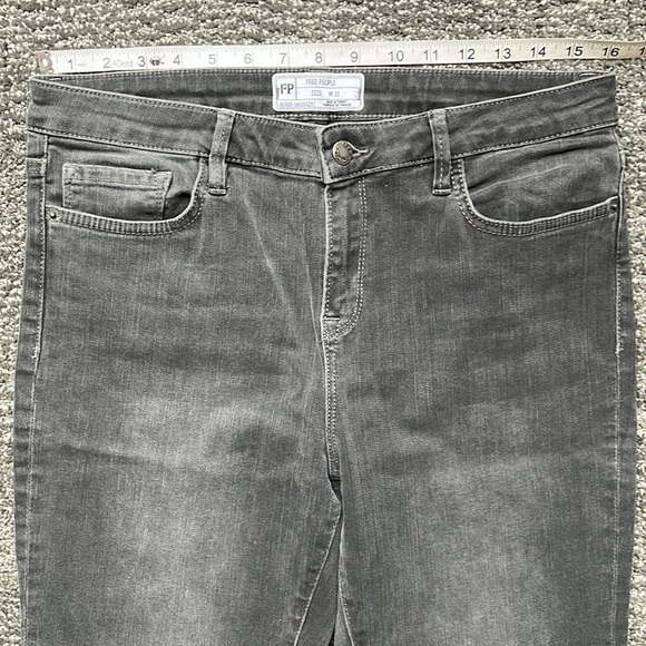 🐺Free People High Rise Crop Flare Stretch denim Jeans dark gray raw hem size 31 - Picture 6 of 12